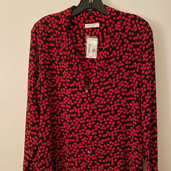 Valentine’s Day! 100% silk Equipment blouse in Sz S red hearts on black NWT